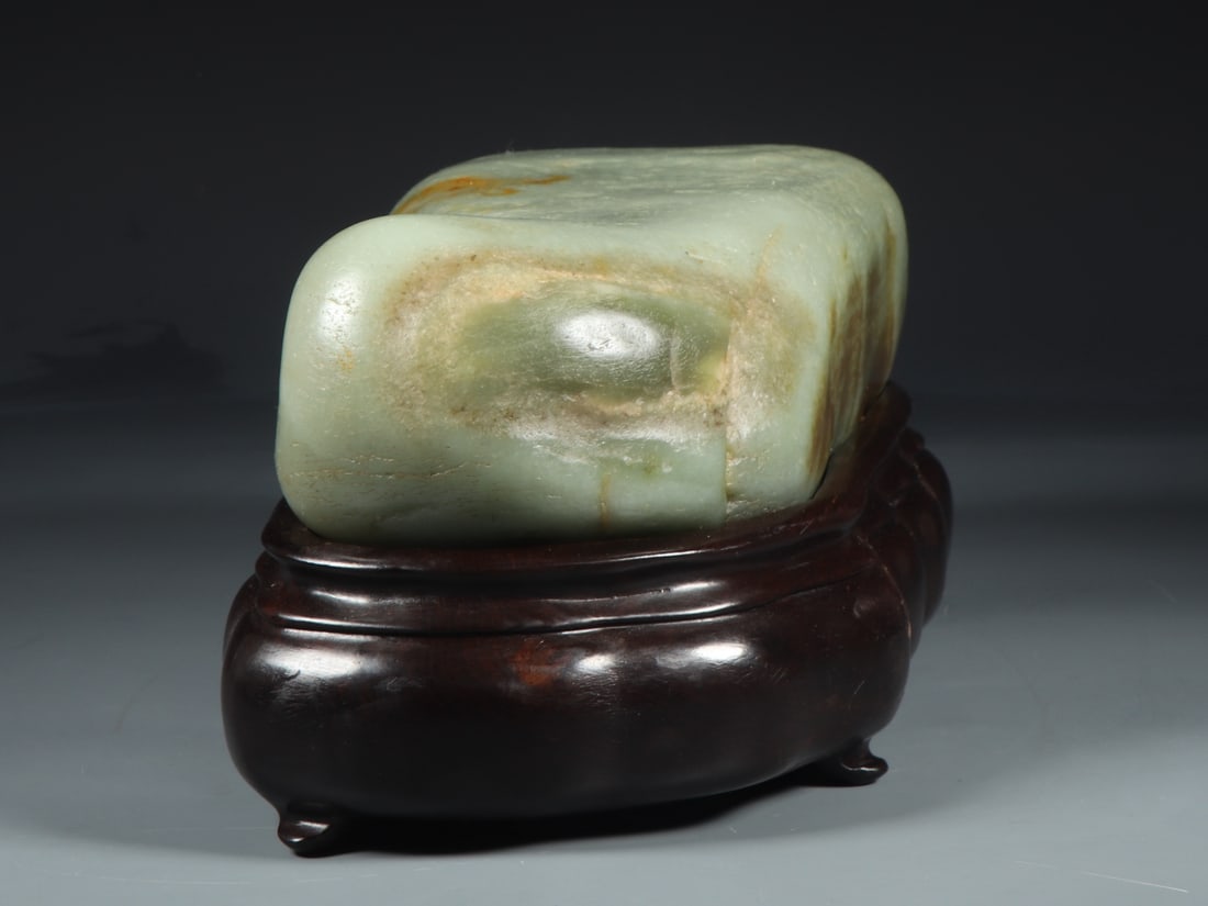 An Exquisite White Jade Ornament - 3