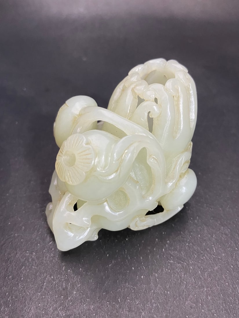 An Exquisite White Jade Melon and Fruit Pattern Ornament - 3