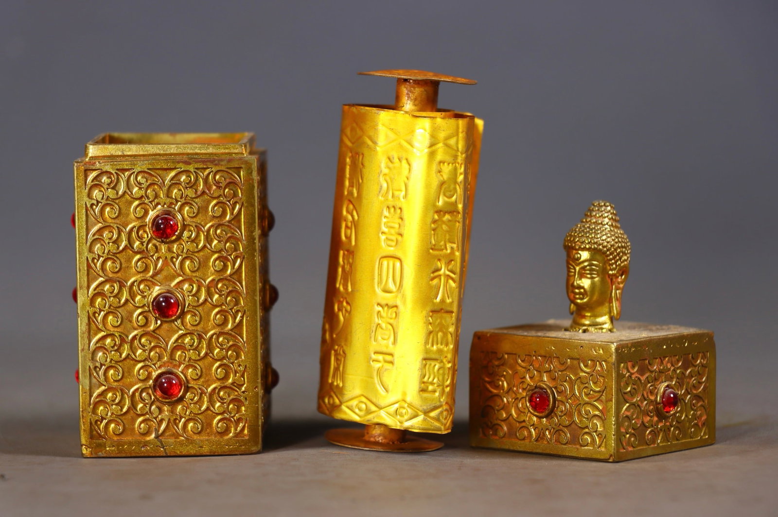 A Set of Fine Gilt Bronze Inlaid Gems With Scriptures Ornament: A Set of Fine Gilt Bronze Inlaid Gems With Scriptures Ornament Qing Dynasty, China Qianlong Four-character Mark Size:12.5cmx4.5cm Size:36cmx8cm Weight:323g (The Dimensions Of All Batches Are Manually