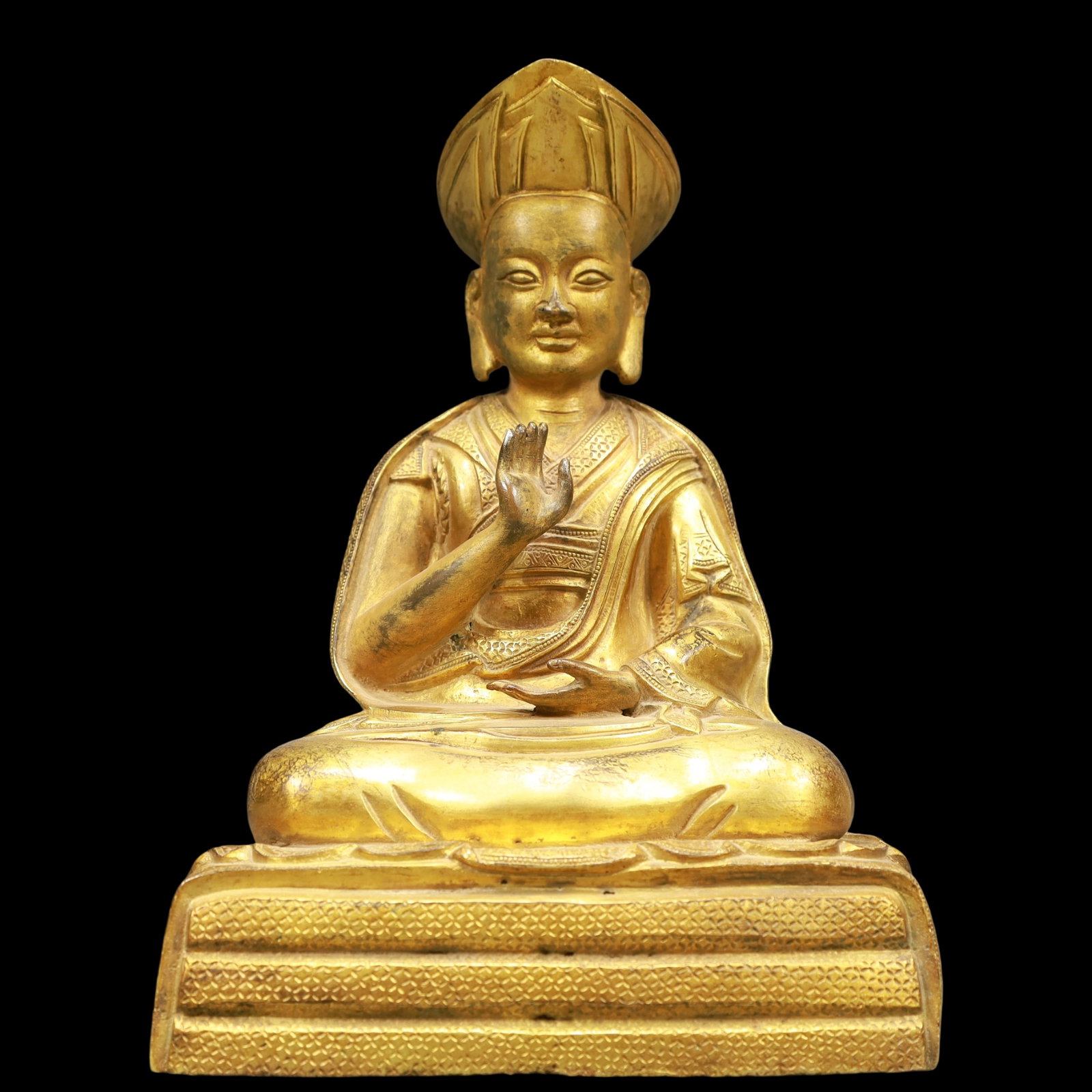 A Exquisite Gilt Bronze Statue of Guru: A Exquisite Gilt Bronze Statue of Guru Ming Dynasty, China Size:15cmx10.5cmx22cm Weight:2500g (The Dimensions Of All Batches Are Manually Measured.If You Need More Detailed Information, Please