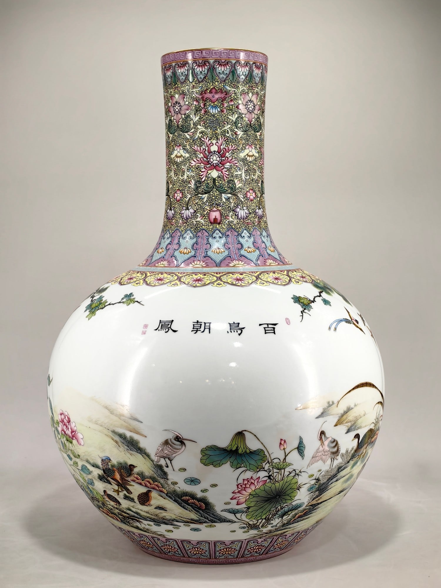 An Exquisite Enamel Lotus Pattern Flower and Bird Pattern Vase - 3