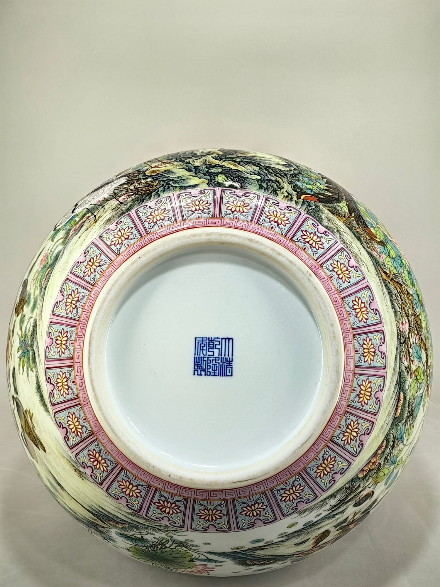 An Exquisite Enamel Lotus Pattern Flower and Bird Pattern Vase - 8