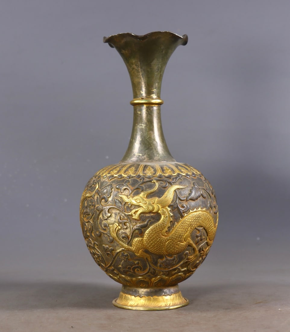An Exquisite Gilt Bronze Dragon and Phoenix Pattern Lotus Pattern Vase: An Exquisite Gilt Bronze Dragon and Phoenix Pattern Lotus Pattern Vase Tang Dynasty, China Zhenguan Four-character Mark Size:25cmx11cm Weight:852g (The Dimensions Of All Batches Are Manually