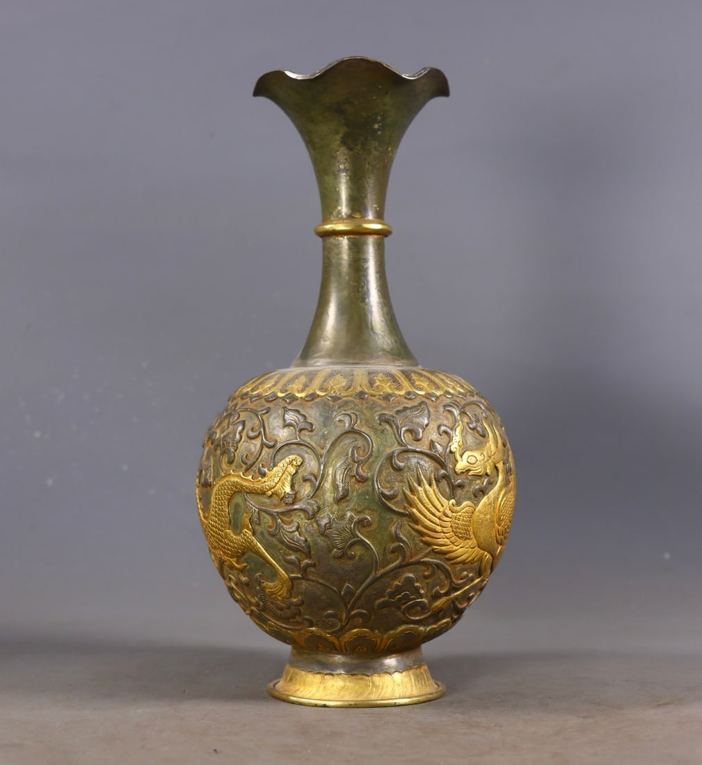 An Exquisite Gilt Bronze Dragon and Phoenix Pattern Lotus Pattern Vase - 4