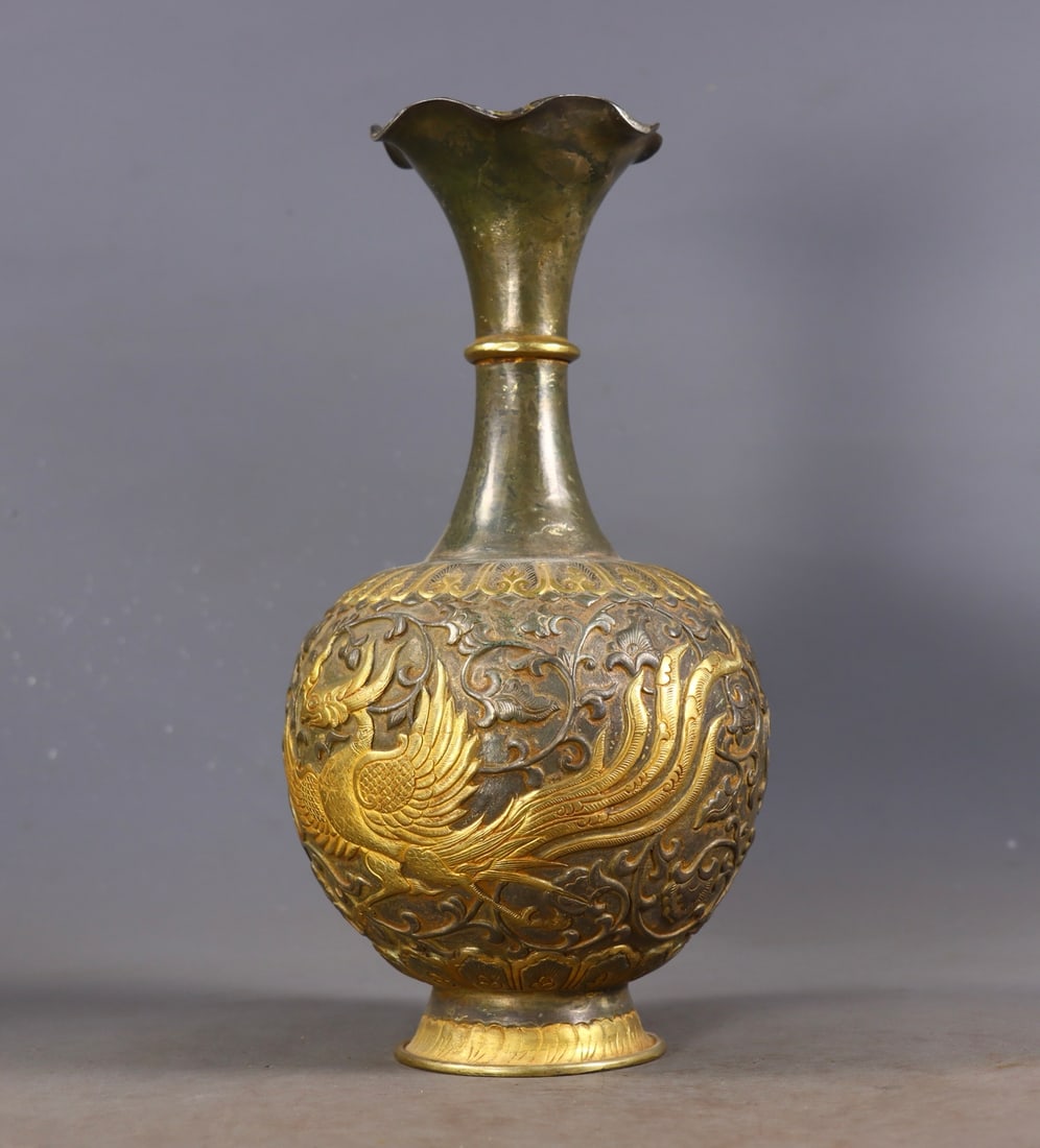 An Exquisite Gilt Bronze Dragon and Phoenix Pattern Lotus Pattern Vase - 7