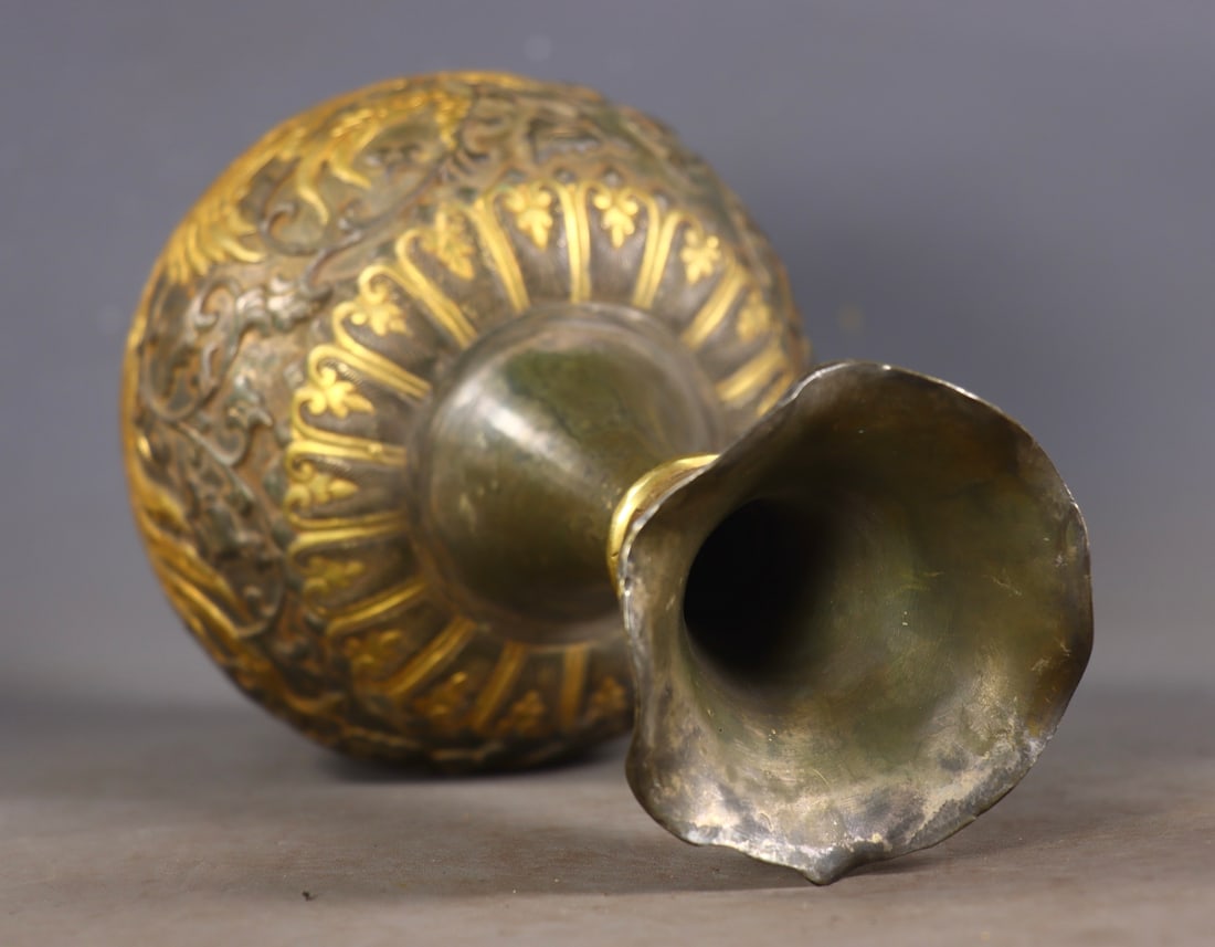 An Exquisite Gilt Bronze Dragon and Phoenix Pattern Lotus Pattern Vase - 8