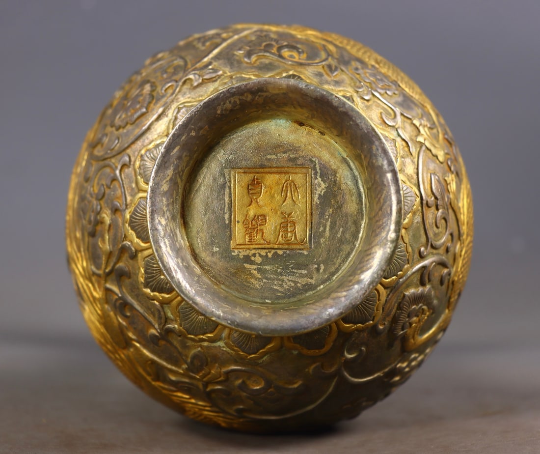 An Exquisite Gilt Bronze Dragon and Phoenix Pattern Lotus Pattern Vase - 9