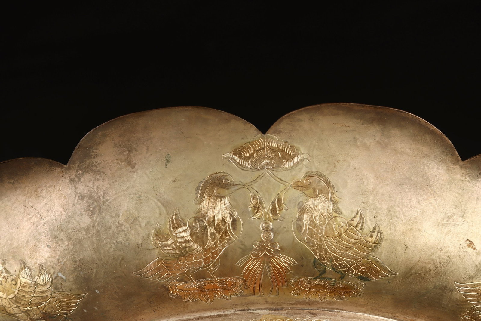 An Exquisite Gilt Bronze Phoenix Pattern Lotus Pattern Plate - 6
