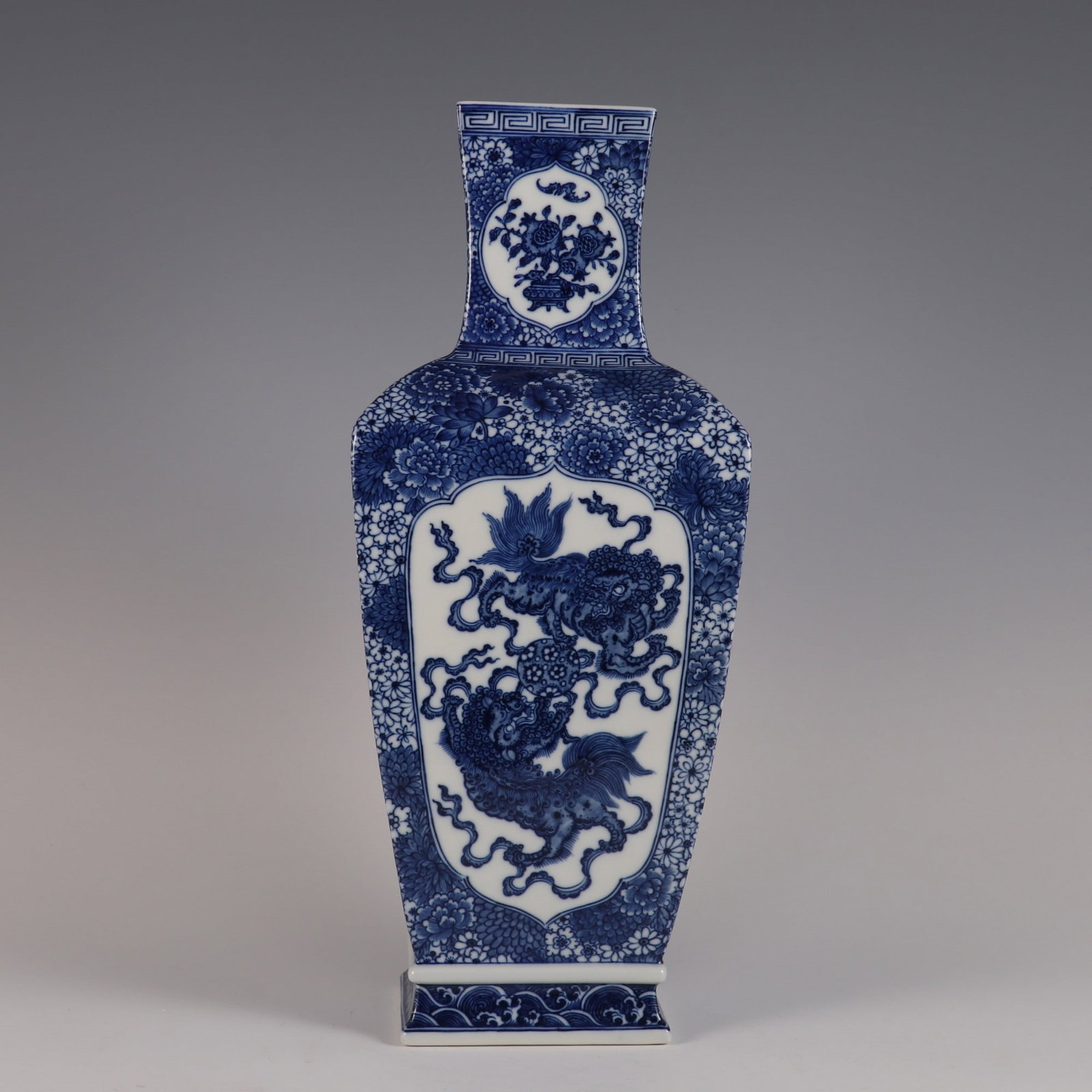 An Exquisite Blue and White Flower Pattern Lion Pattern Seawater Pattern Vase - 3