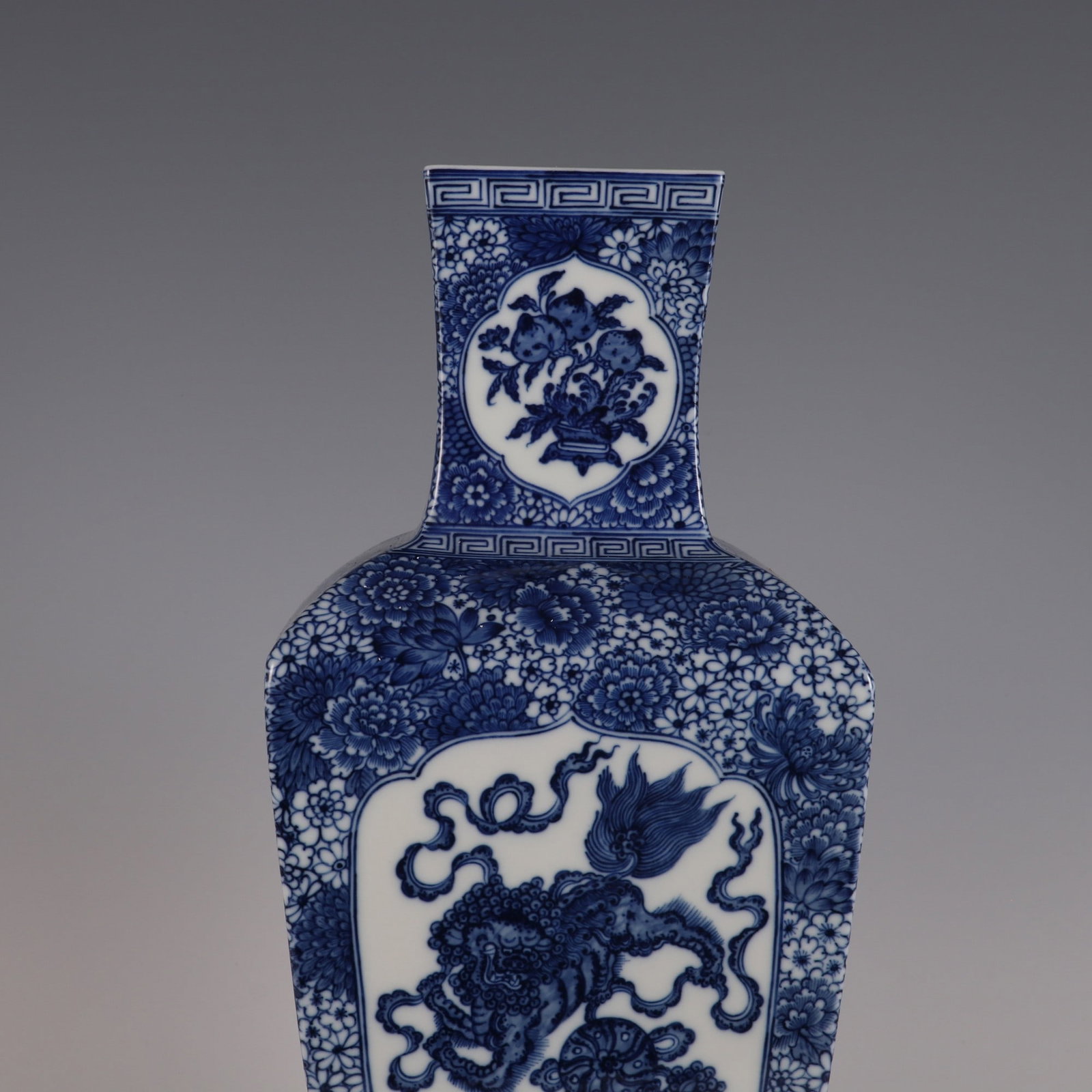 An Exquisite Blue and White Flower Pattern Lion Pattern Seawater Pattern Vase - 4