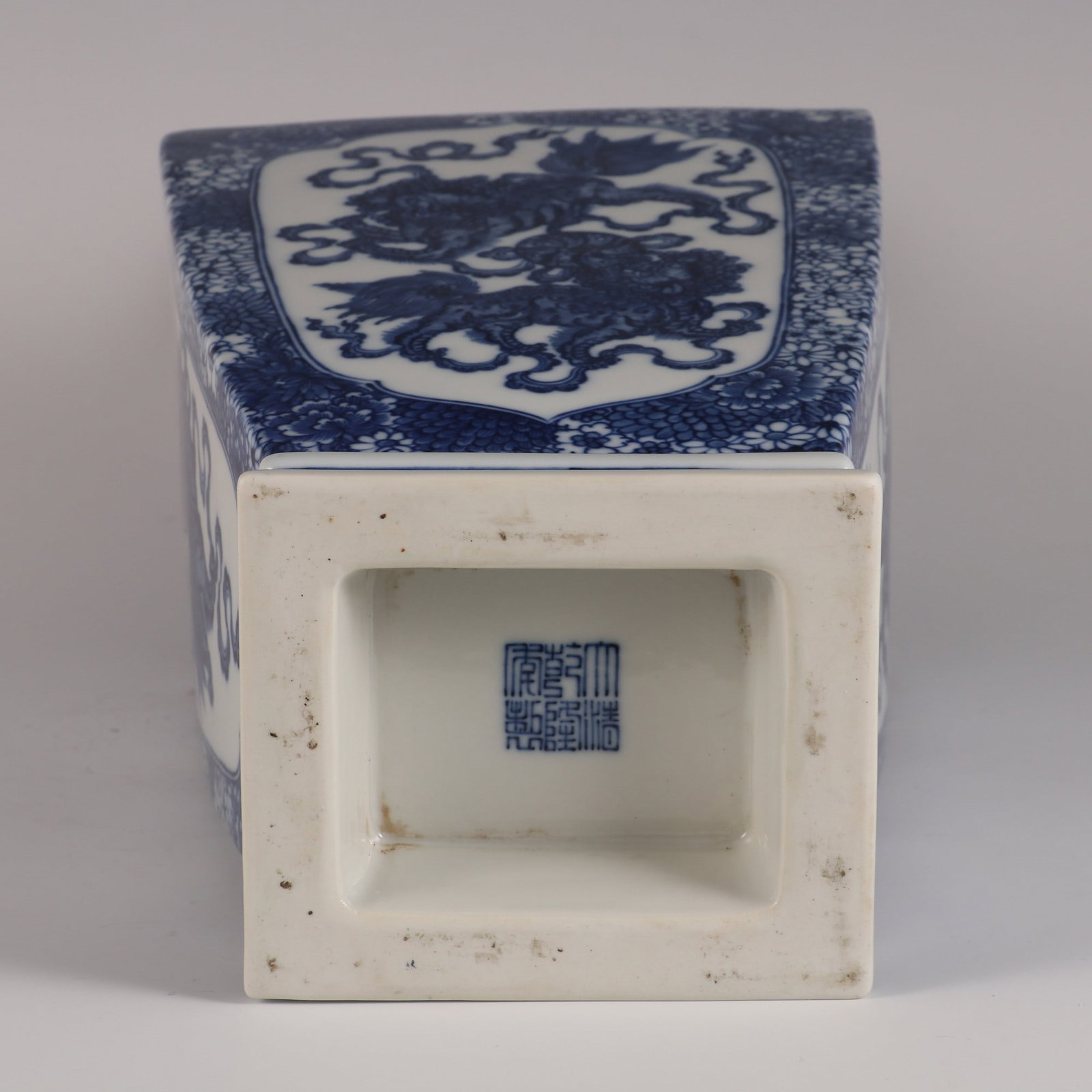 An Exquisite Blue and White Flower Pattern Lion Pattern Seawater Pattern Vase - 9