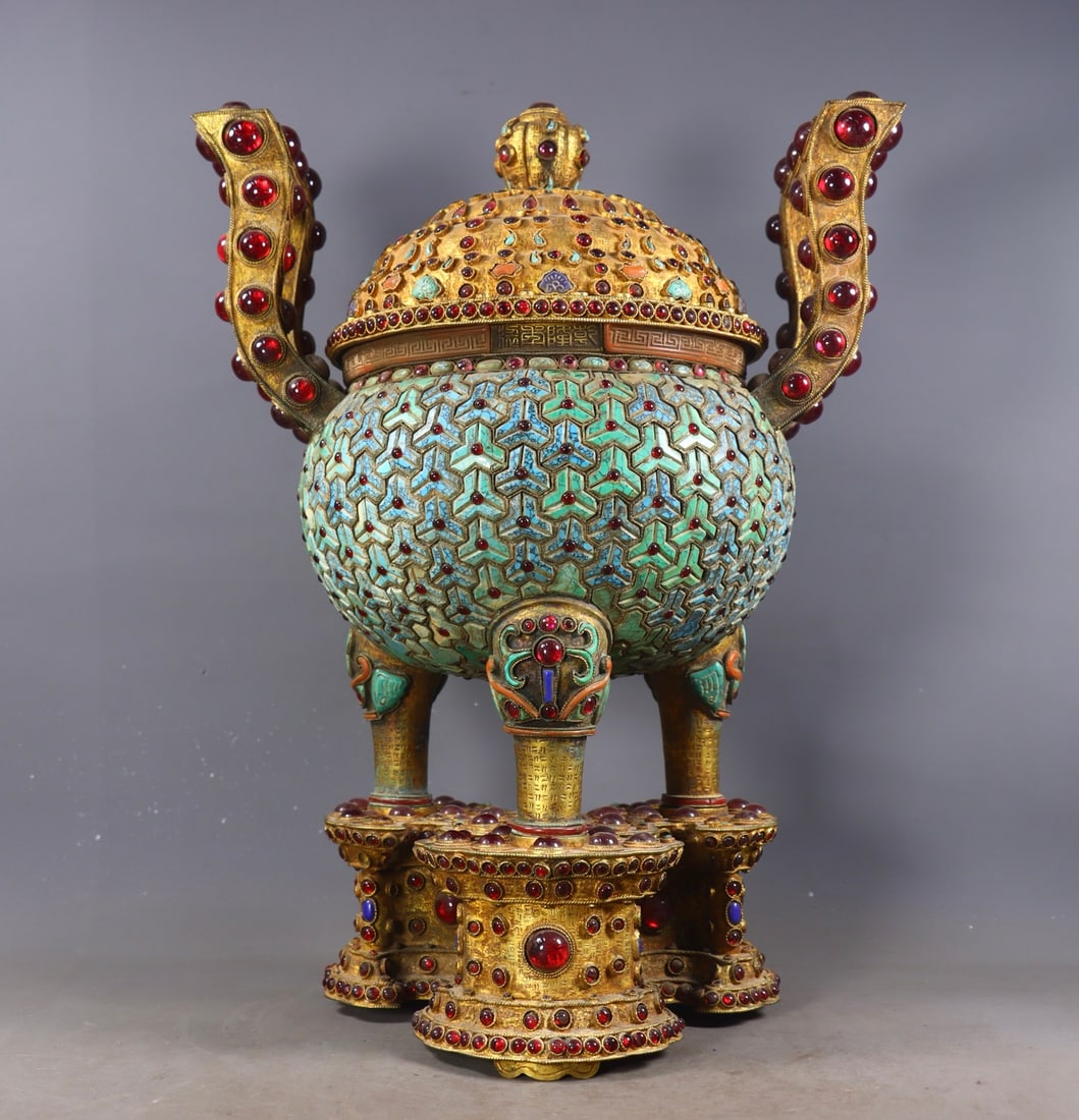 An Exquisite Gilt Bronze Inlaid Gems Double-Ears and Tripod Censer: An Exquisite Gilt Bronze Inlaid Gems Double-Ears and Tripod Censer Qing Dynasty, China Qianlong Four-character Mark Size:43cmx32cmx28cm Weight:7360g (The Dimensions Of All Batches Are Manually Measure