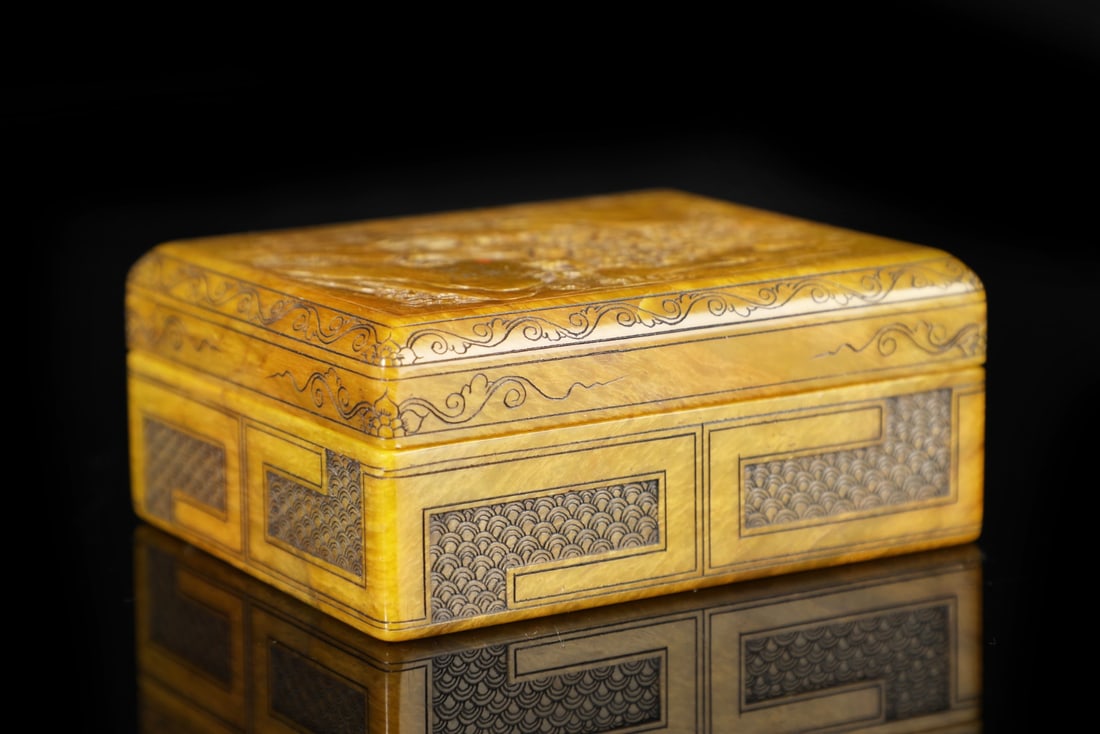 An Exquisite Shoushan Stone Landscape Pattern with poem Box - 3