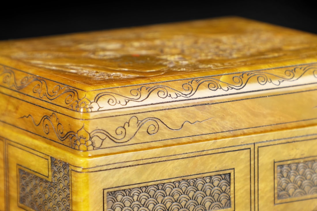An Exquisite Shoushan Stone Landscape Pattern with poem Box - 5