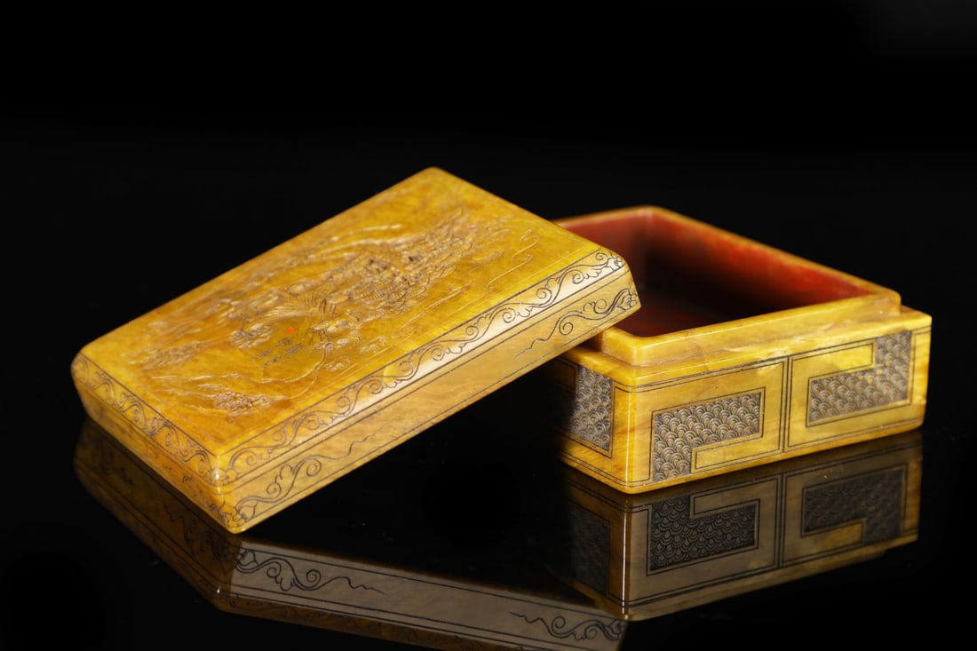 An Exquisite Shoushan Stone Landscape Pattern with poem Box - 6