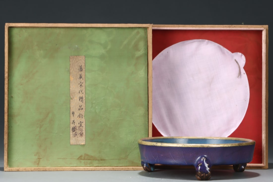 An Exquisite Jun yao Purple Glazed Tripod Brush Washer: An Exquisite Jun yao Purple Glazed Tripod Brush Washer Song Dynasty, China Size:6.5cmx22.5cm (The Dimensions Of All Batches Are Manually Measured.If You Need More Detailed Information, Please Contact