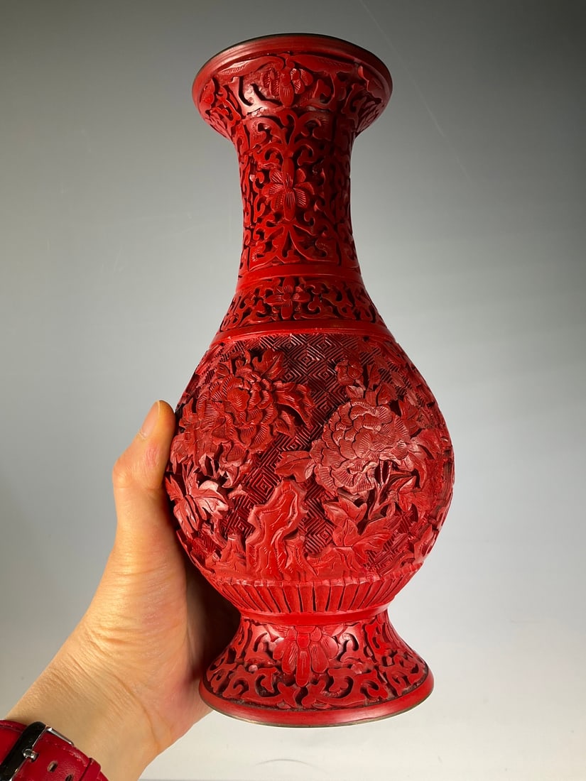 An Exquisite Bronze Carved Red Lacquer Flower Pattern Vase - 3