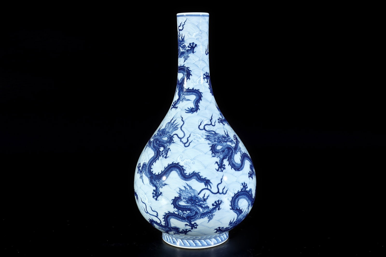An Exquisite Blue and White Seawater Pattern Dragon Pattern Vase - 3