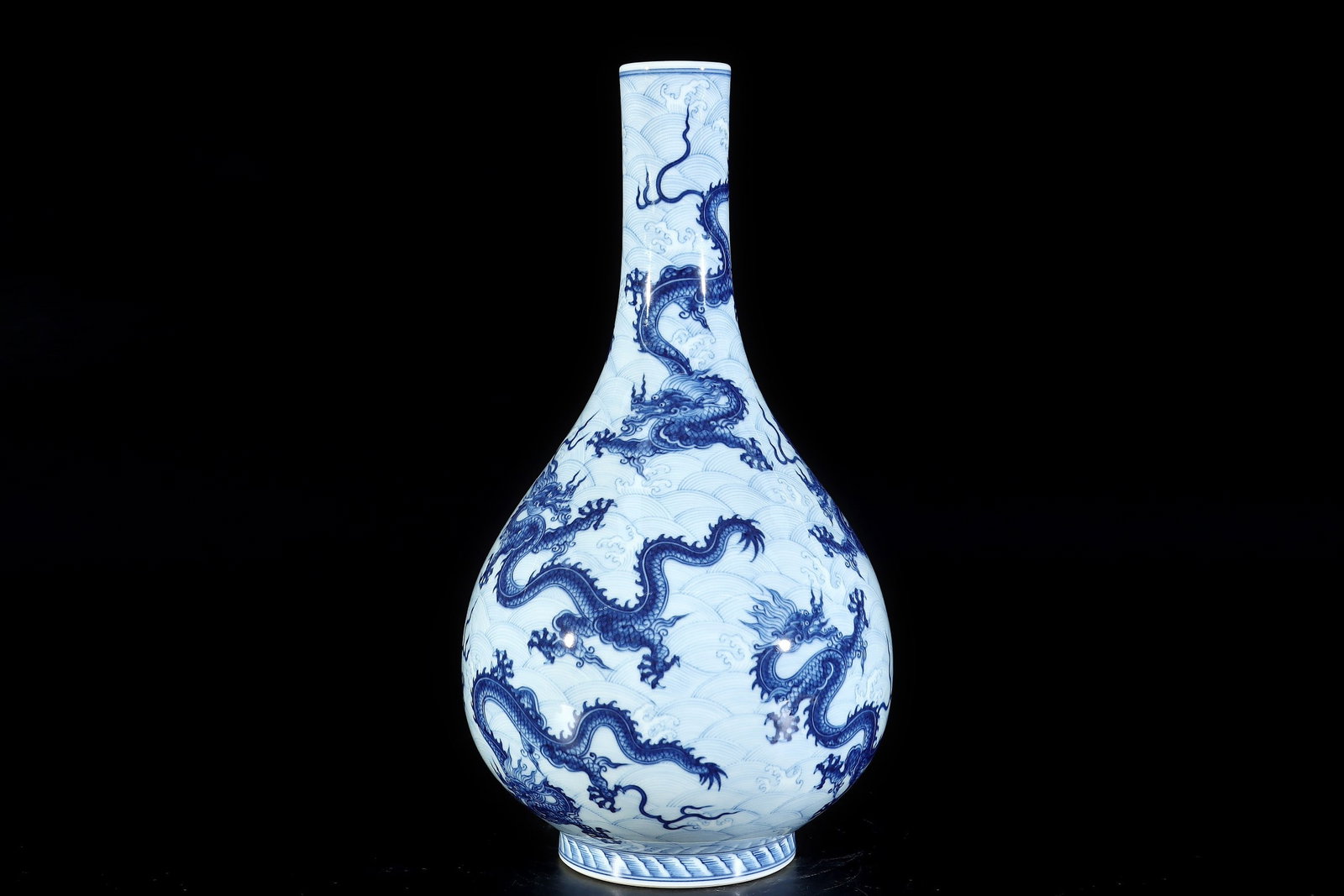 An Exquisite Blue and White Seawater Pattern Dragon Pattern Vase - 5