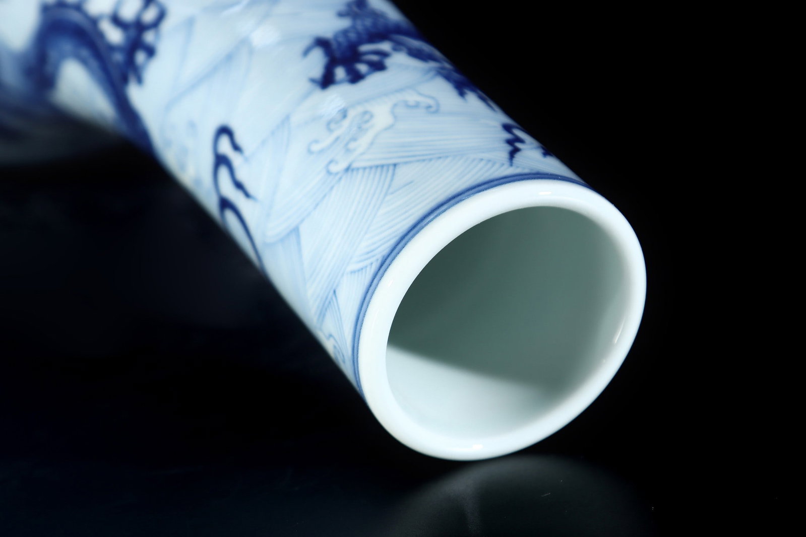 An Exquisite Blue and White Seawater Pattern Dragon Pattern Vase - 8