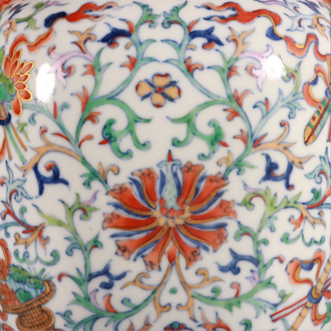 An Exquisite Doucai Lotus Pattern Vase - 3