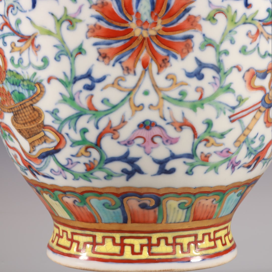 An Exquisite Doucai Lotus Pattern Vase - 4