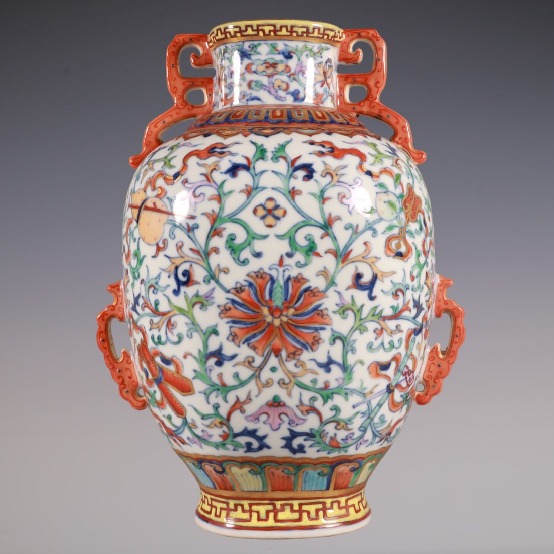 An Exquisite Doucai Lotus Pattern Vase - 6