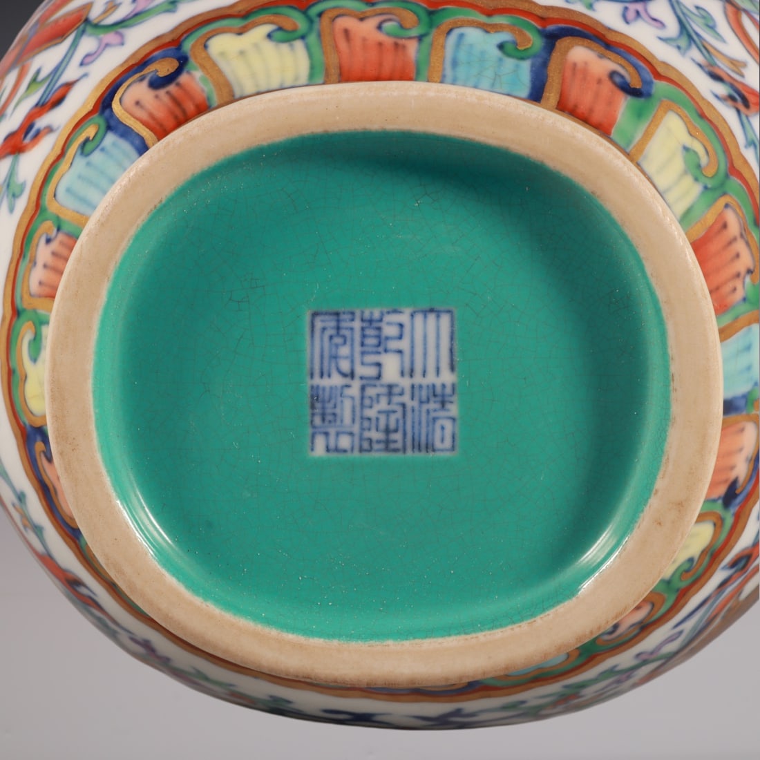 An Exquisite Doucai Lotus Pattern Vase - 9