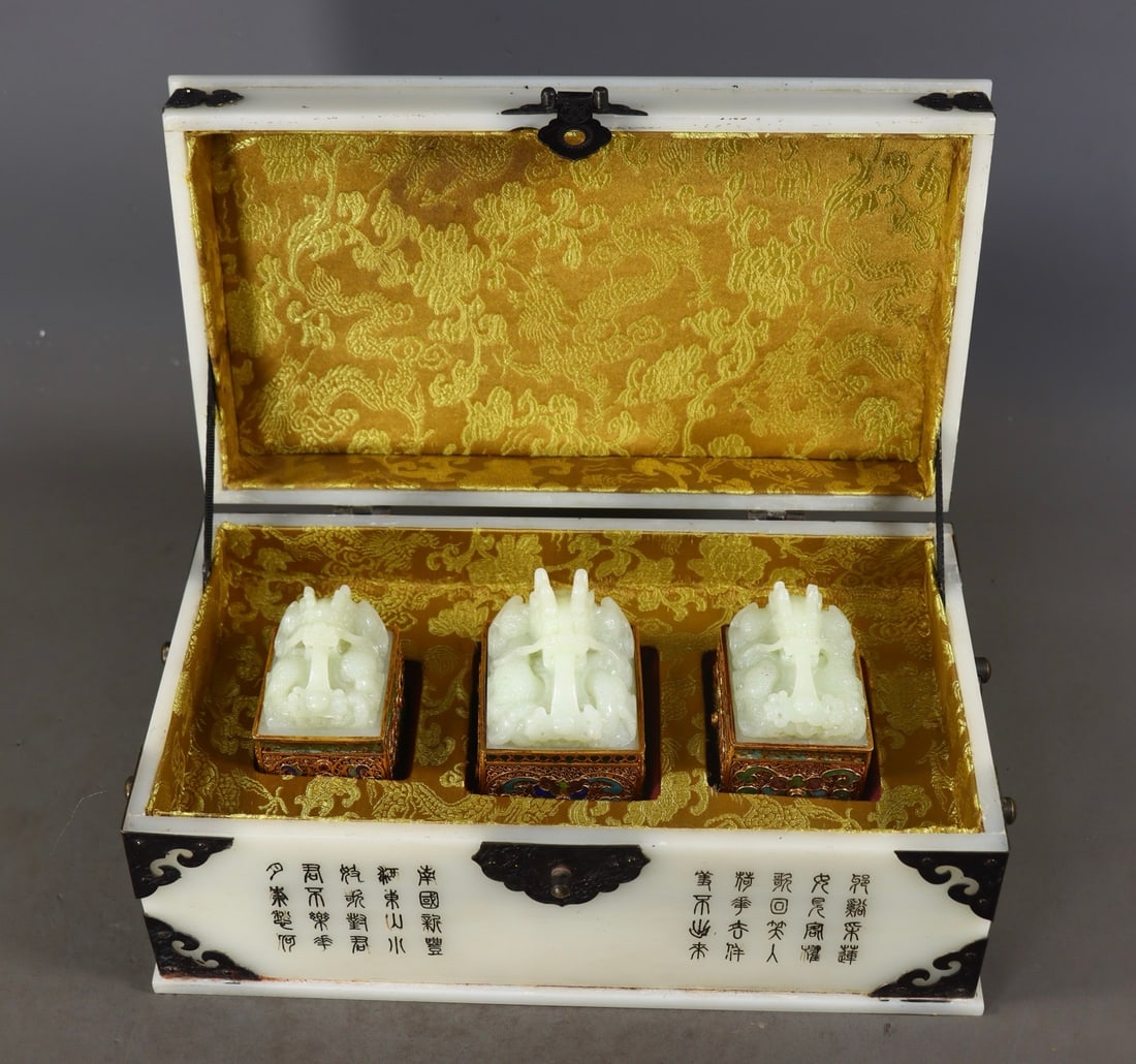 A Set of Fine White Jade Cover with Gold Inlaid Gilt Bronze Auspicious Beast Seal: A Set of Fine White Jade Cover with Gold Inlaid Gilt Bronze Auspicious Beast Seal Qing Dynasty, China Qianlong Four-character Mark Size:12cmx27.5cmx15cm Size:8cmx6cmx5cm Size:7cmx5cmx4.5cm
