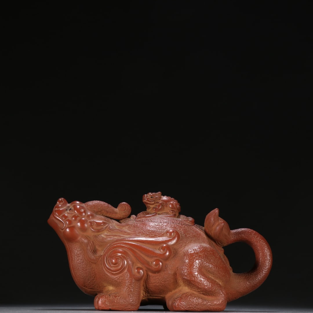 An Exquisite Purple Sands Auspicious Beast Teapot: An Exquisite Purple Sands Auspicious Beast Teapot Qing Dynasty, China Size:9cmx17.6cm (The Dimensions Of All Batches Are Manually Measured.If You Need More Detailed Information, Please Contact Our