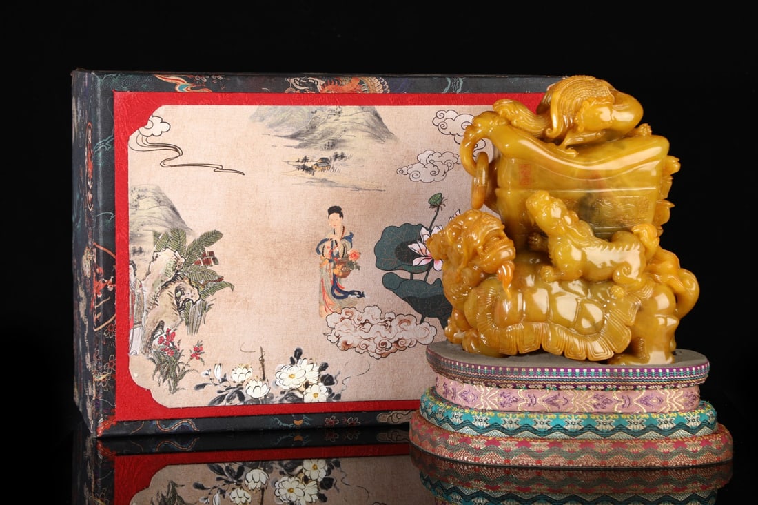 An Exquisite Shoushan Stone Auspicious Beast Ornament: An Exquisite Shoushan Stone Auspicious Beast Ornament Qing Dynasty, China Size:23cmx21cm Weight:6.35kg (The Dimensions Of All Batches Are Manually Measured.If You Need More Detailed Information,