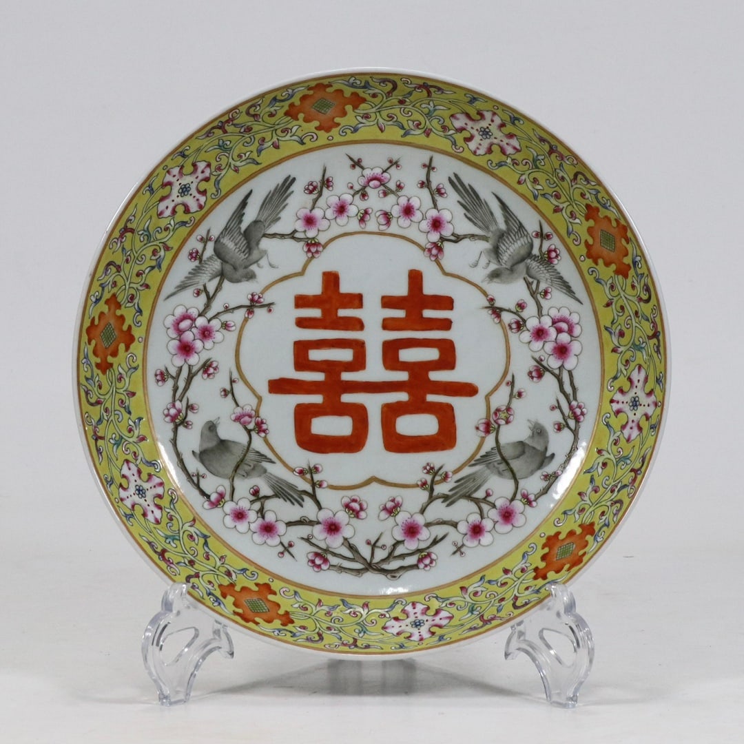 An Exquisite Famille-Rose Lotus Pattern Flower and Bird Pattern Plate: An Exquisite Famille-Rose Lotus Pattern Flower and Bird Pattern Plate Qing Dynasty, China Size:4cmx22cm (The Dimensions Of All Batches Are Manually Measured.If You Need More Detailed Information, Plea