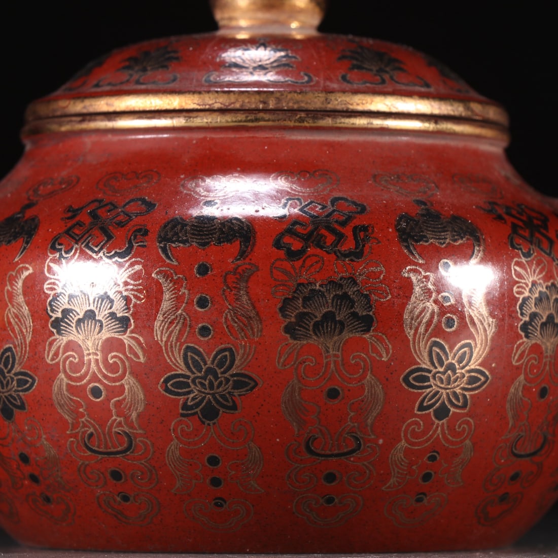 An Exquisite Purple Sands Flower Pattern Teapot - 2