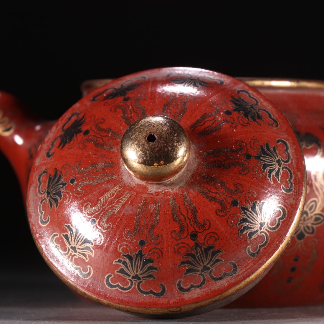 An Exquisite Purple Sands Flower Pattern Teapot - 3