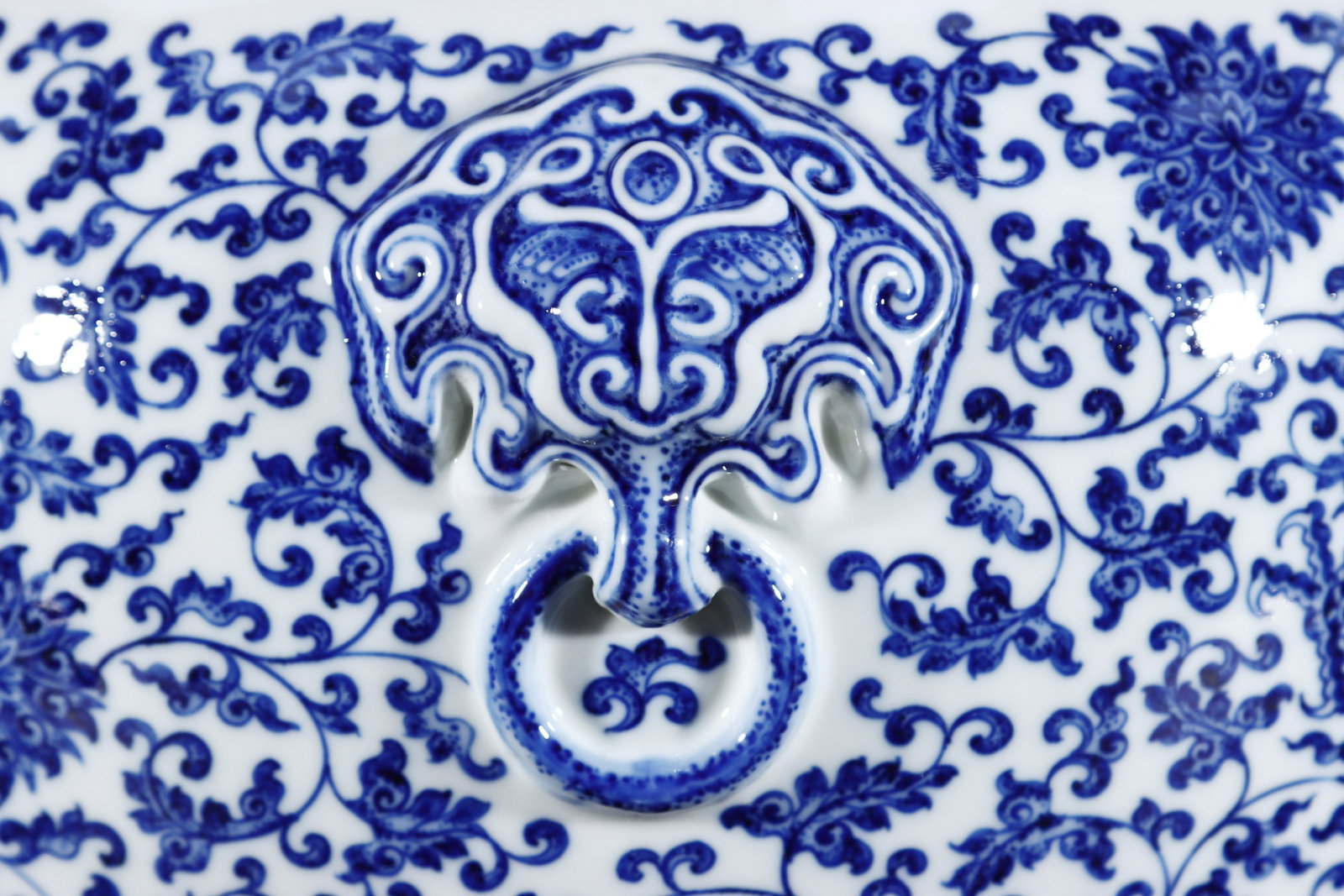 An Exquisite Blue and White Lotus Pattern Dragon Pattern Double-Ears Vat - 5