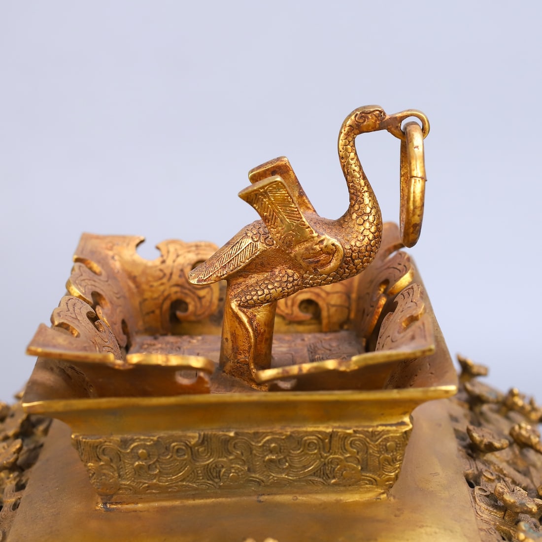 An Exquisite Gilt Bronze Dragon Pattern Ornament - 11