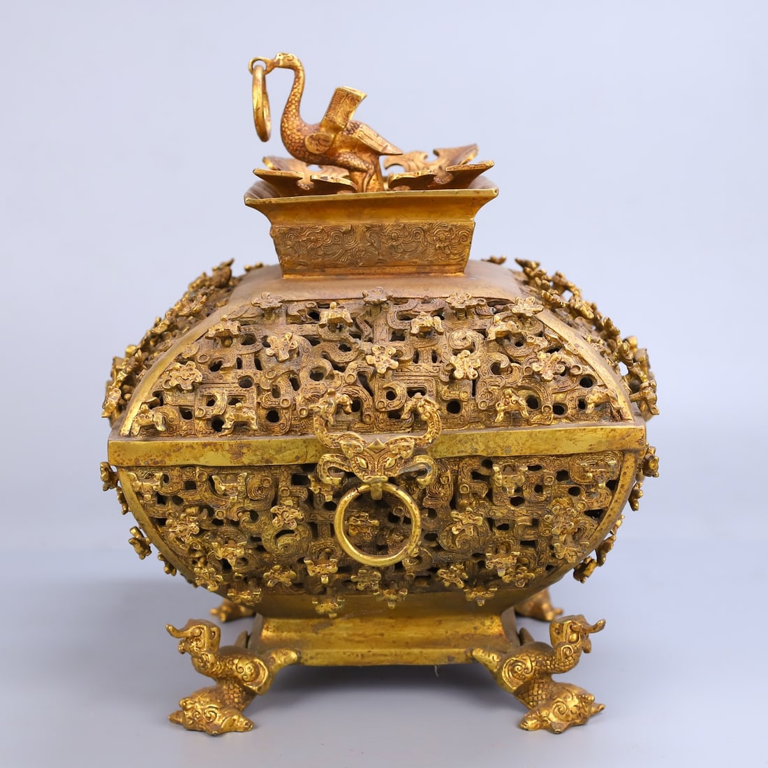 An Exquisite Gilt Bronze Dragon Pattern Ornament: An Exquisite Gilt Bronze Dragon Pattern Ornament Han Dynasty, China Size:30cmx23cm Weight:9046g (The Dimensions Of All Batches Are Manually Measured.If You Need More Detailed Information, Please Conta