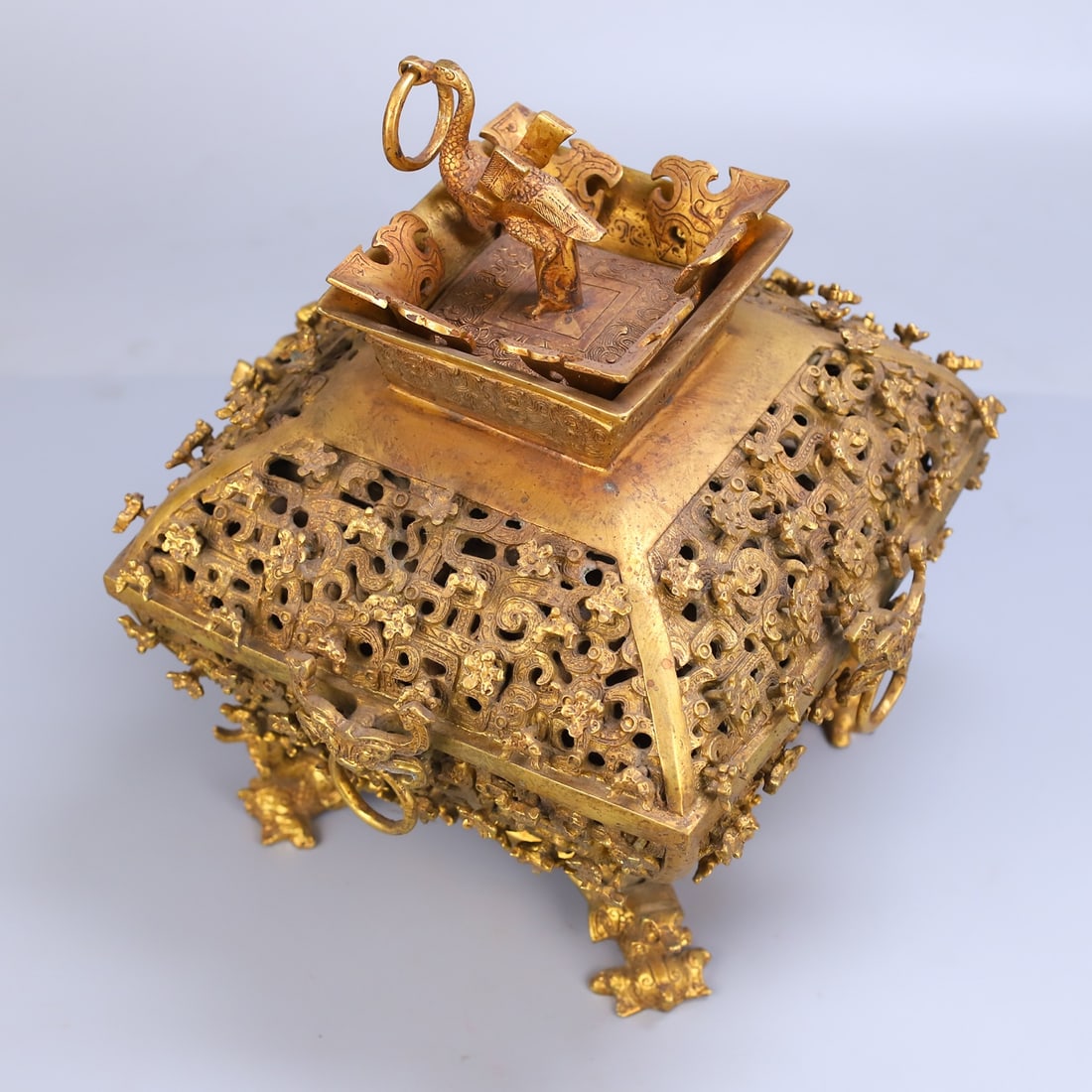 An Exquisite Gilt Bronze Dragon Pattern Ornament - 2