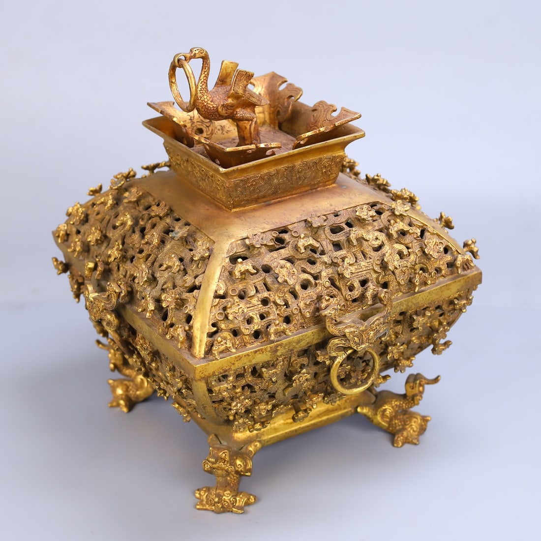 An Exquisite Gilt Bronze Dragon Pattern Ornament - 5
