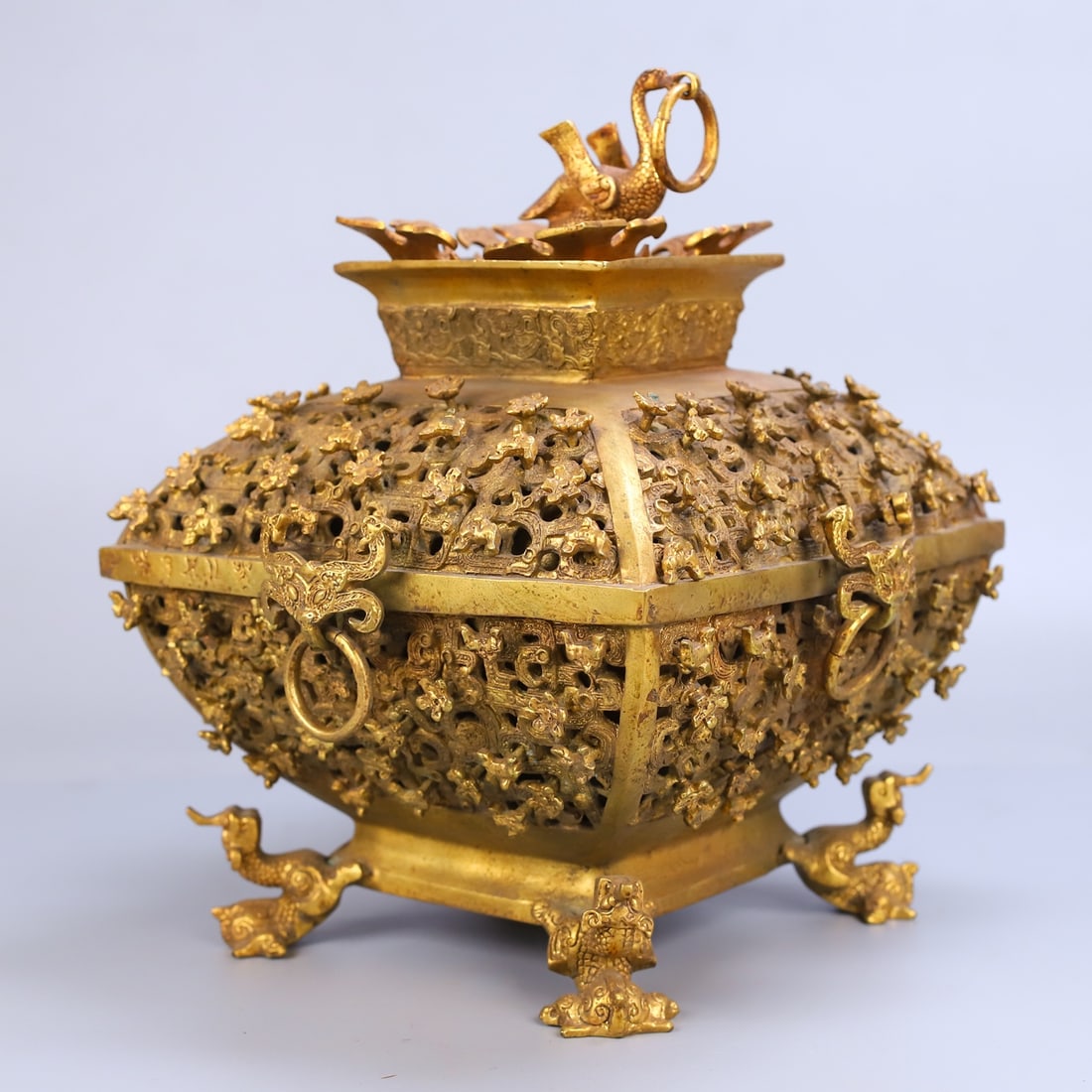 An Exquisite Gilt Bronze Dragon Pattern Ornament - 6