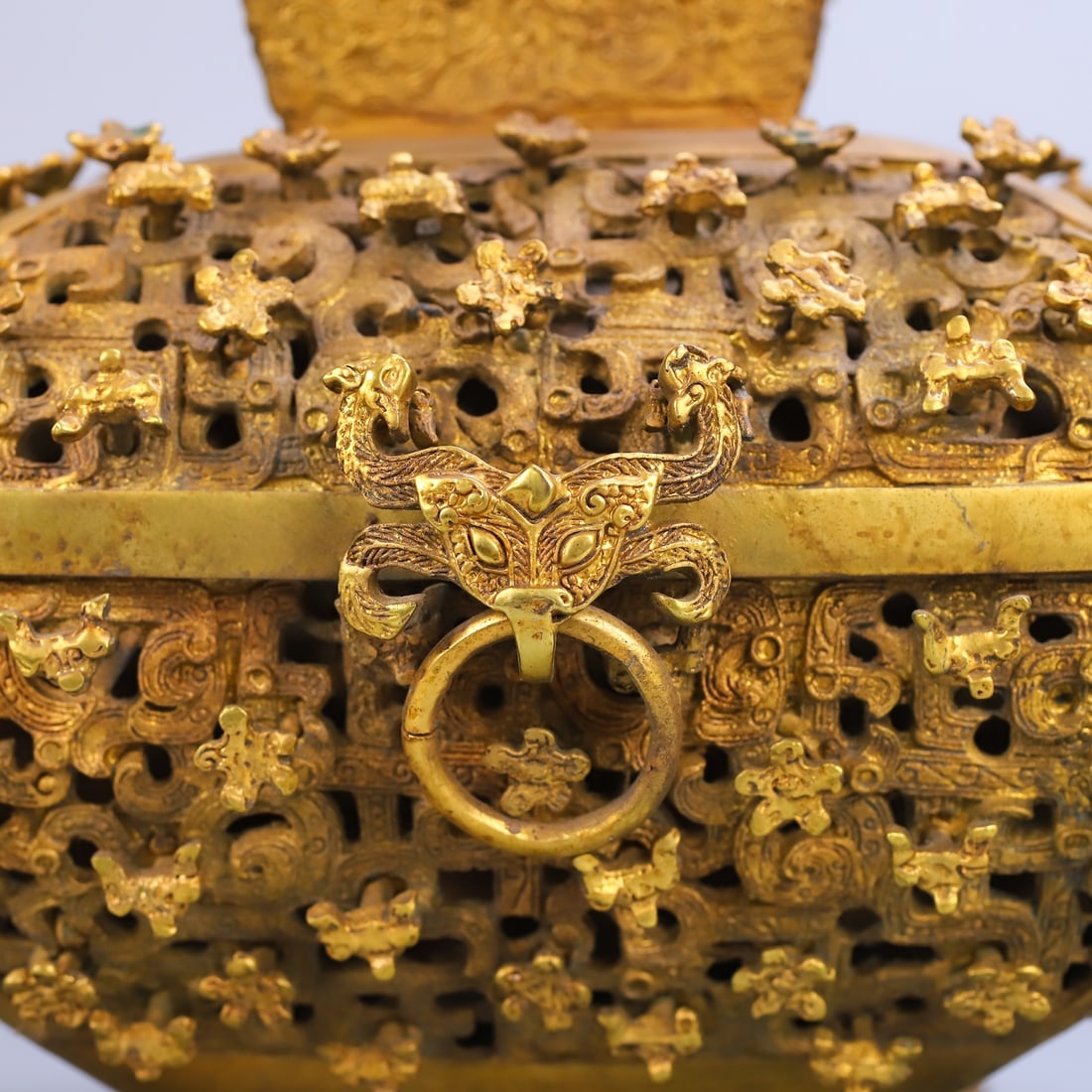 An Exquisite Gilt Bronze Dragon Pattern Ornament - 9