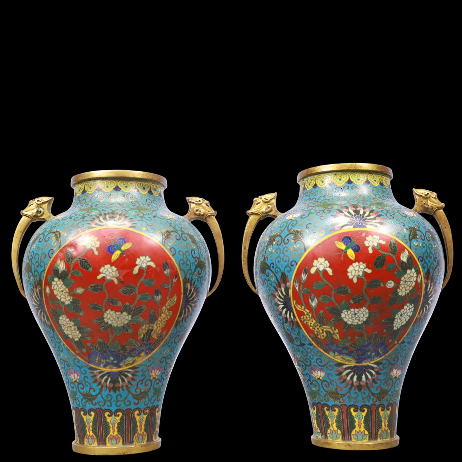 A Exquisite A pair of Cloisonne Lotus Pattern Flower and Butterfly Pattern Double-Ears Vase: A Exquisite A pair of Cloisonne Lotus Pattern Flower and Butterfly Pattern Double-Ears Vase Qing Dynasty, China Qianlong Four-character Mark Size:17cmx22cm Weight:2350g (The Dimensions Of All Batches 