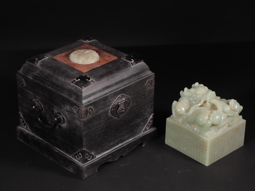 An Exquisite White Jade Dragon Pattern with poem Seal - 2