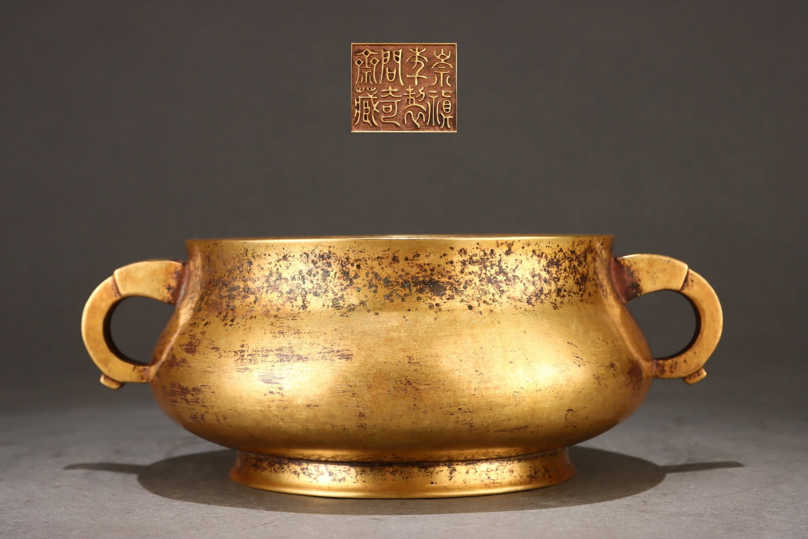 An Exquisite Gilt Bronze Double-Ears Censer: An Exquisite Gilt Bronze Double-Ears Censer Ming Dynasty, China Size:9.5cmx19.5cm Weight:3450g (The Dimensions Of All Batches Are Manually Measured.If You Need More Detailed Information, Please