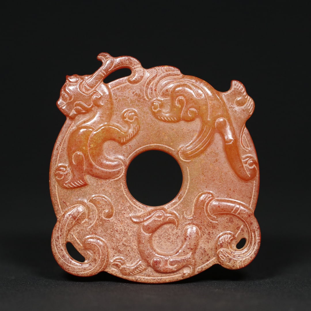 An Exquisite White Jade Dragon and Phoenix Pattern Pendant: An Exquisite White Jade Dragon and Phoenix Pattern Pendant Han Dynasty, China Size:5.6cmx5cmx0.7cm Weight:35g (The Dimensions Of All Batches Are Manually Measured.If You Need More Detailed Information