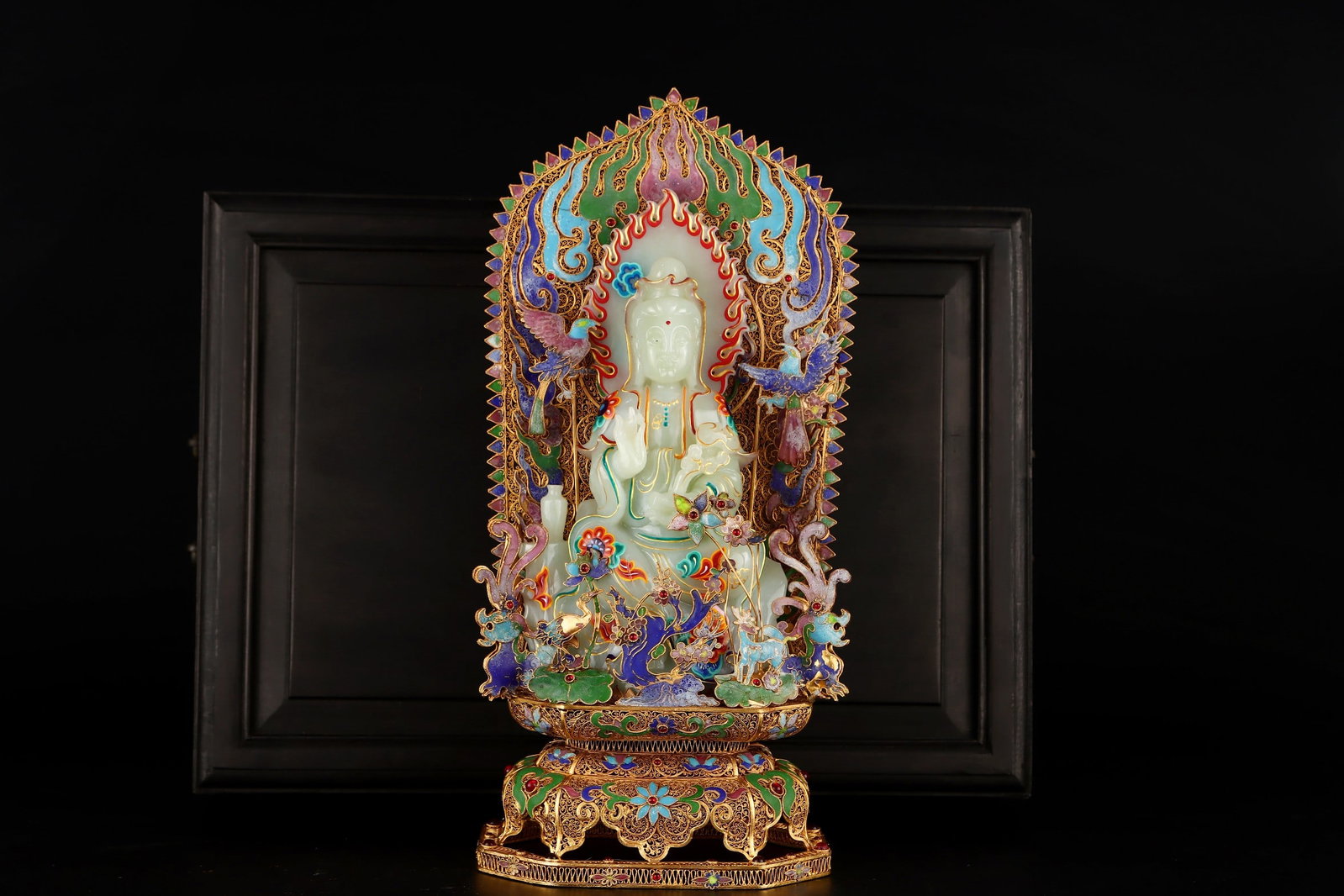 An Exquisite Gilt Bronze Inlaid White Jade Buddha Statue Ornament: An Exquisite Gilt Bronze Inlaid White Jade Buddha Statue Ornament Qing Dynasty, China Qianlong Four-character Mark Size:37cmx17cm Weight:2405g (The Dimensions Of All Batches Are Manually Measured.If