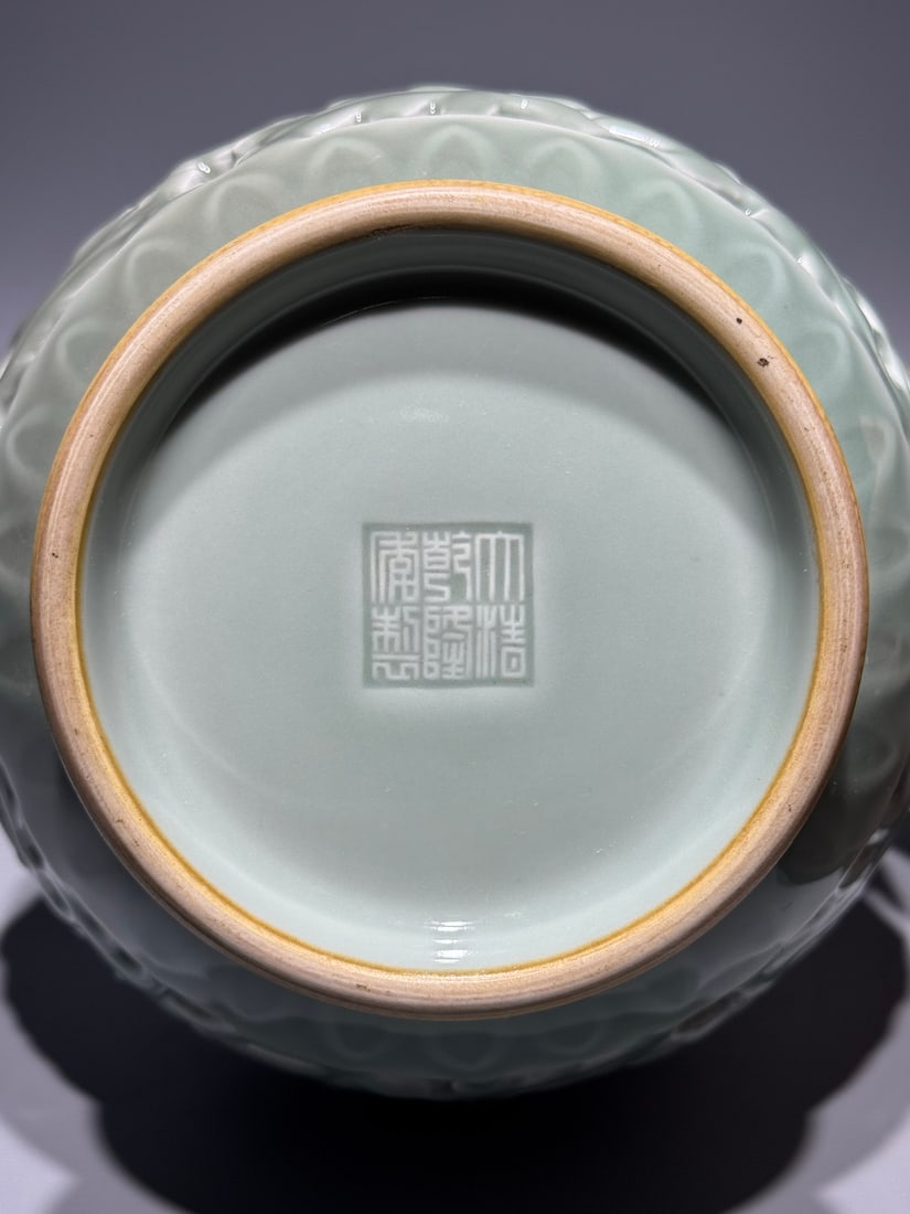 An Exquisite Celadon Glazed Lotus Pattern Vase - 8