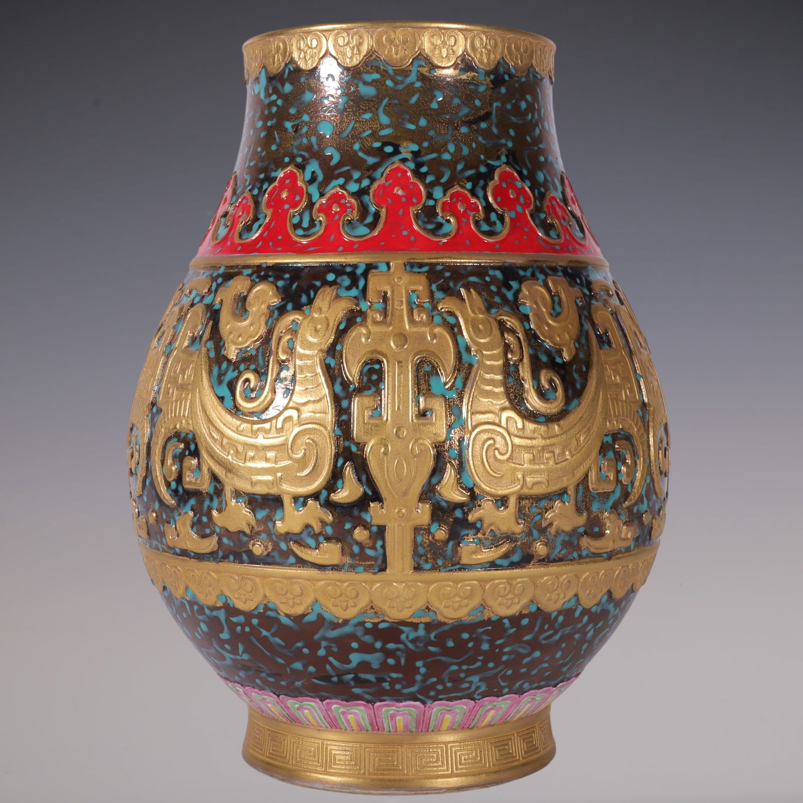 An Exquisite Antique bronze glaze Painted Gold Chi-Dragon Pattern Vase: An Exquisite Antique bronze glaze Painted Gold Chi-Dragon Pattern Vase Qing Dynasty, China Qianlong Six-character Mark Size:28cmx19cm (The Dimensions Of All Batches Are Manually Measured.If You Need M