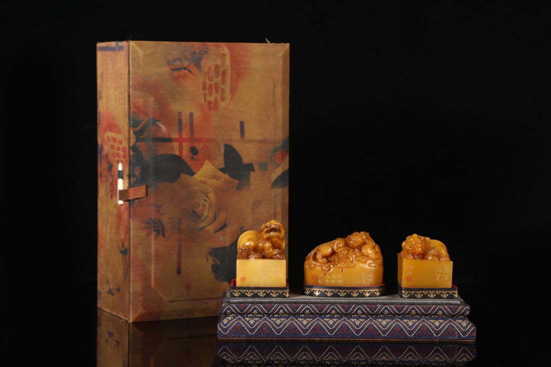 A Set of Fine Shoushan Stone Auspicious Beast Seal: A Set of Fine Shoushan Stone Auspicious Beast Seal Qing Dynasty, China Size:5.5cmx4cm Weight:435g (The Dimensions Of All Batches Are Manually Measured.If You Need More Detailed Information, Please