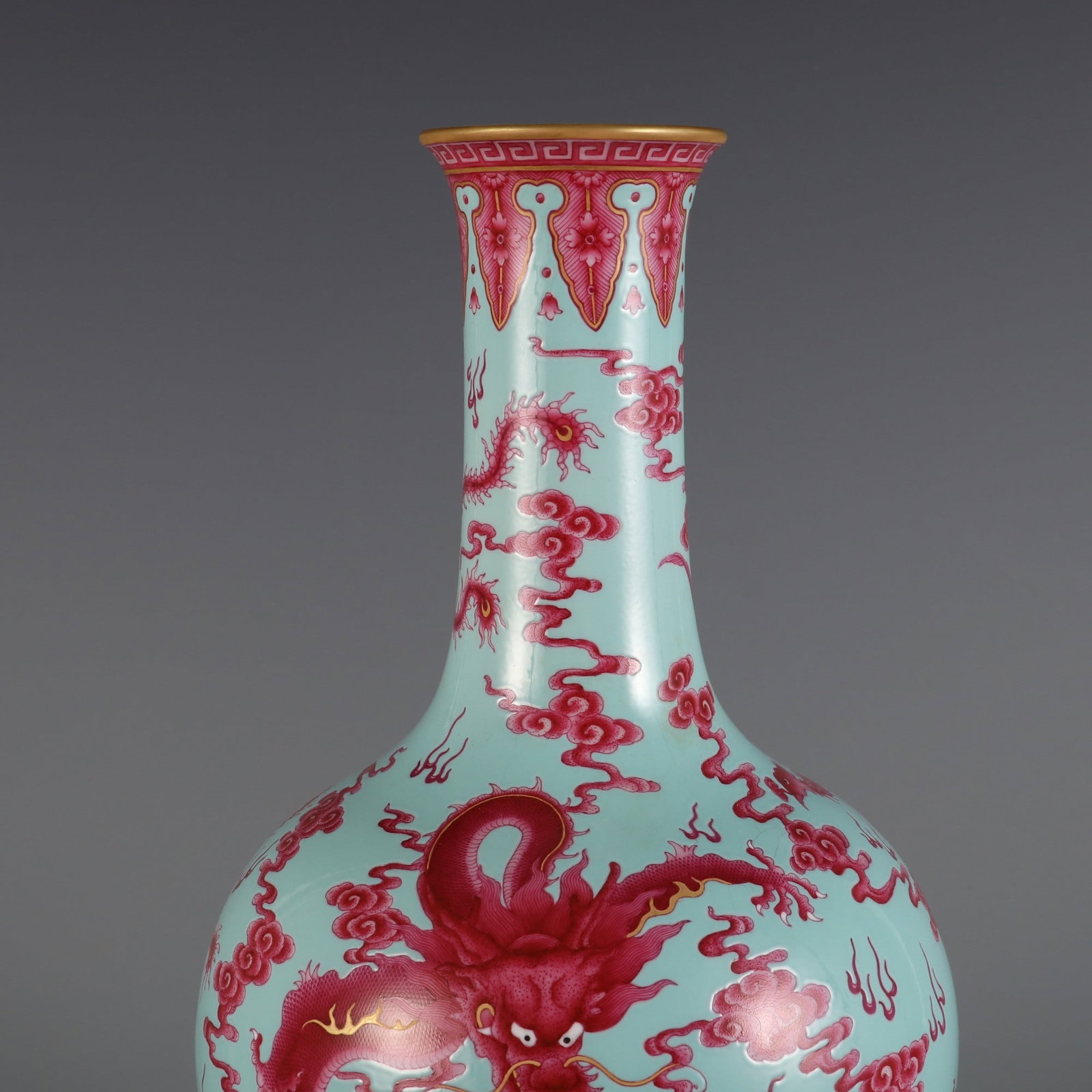 An Exquisite Ruby Red-Glazed Green Ground Dragon and Phoenix Pattern Seawater Pattern Vase - 4